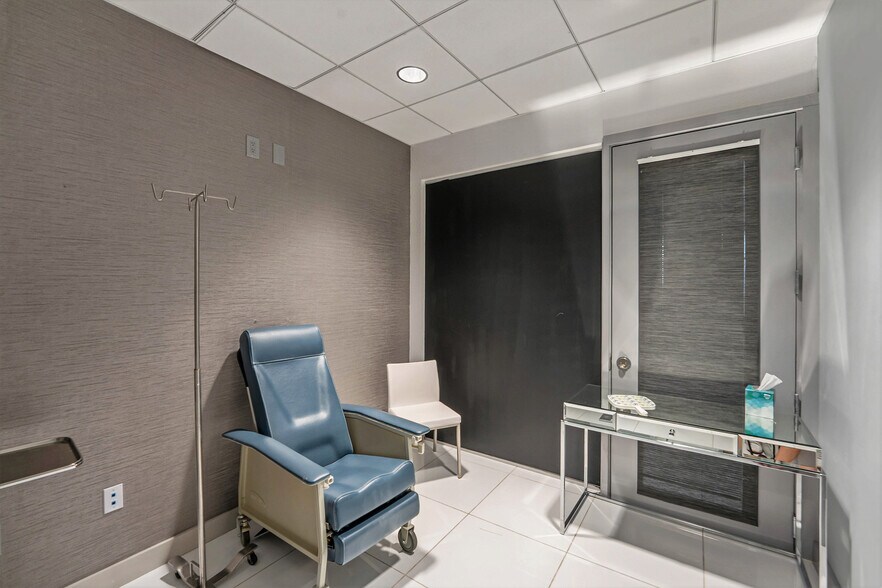 More Photos Of 240 1st Ave S, Saint Petersburg Loft Creative Space For Sale