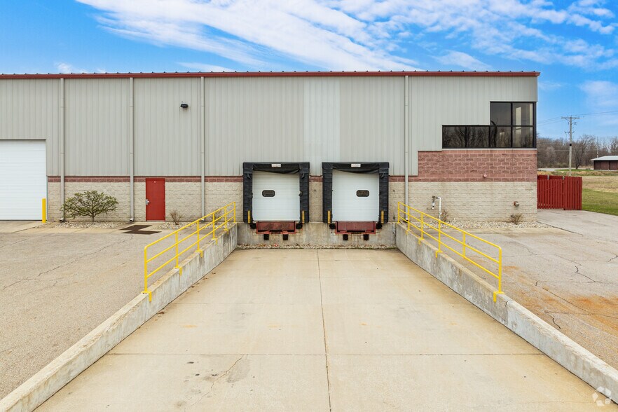 More Photos Of 4800 Beck Dr, Elkhart Manufacturing For Sale