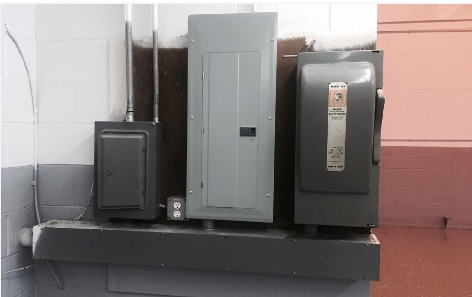 More Photos Of 14076 E Nine Mile Rd, Warren Warehouse For Lease