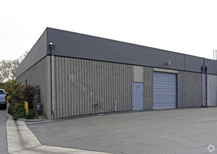 More Photos Of 3187 Airway Ave, Costa Mesa Light Distribution For Lease