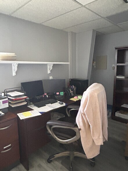 More Photos Of 2301 Brooklyn Ave, Harvey Light Manufacturing For Lease