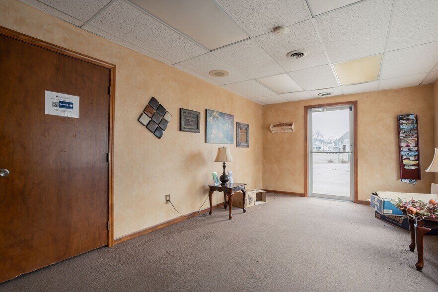 More Photos Of 520 E 8th St, Anderson Office For Lease