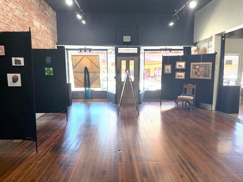 More Photos Of 328-340 Oak St, Red Bluff Storefront For Sale