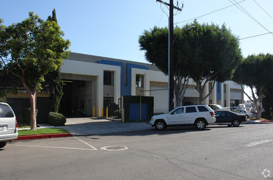 More Photos Of 1703-1705 Hoover Ave, National City Manufacturing For Lease