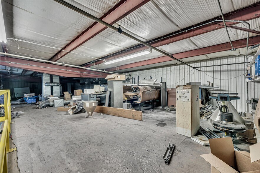 More Photos Of 202 1st St S, Kalona Manufacturing For Sale