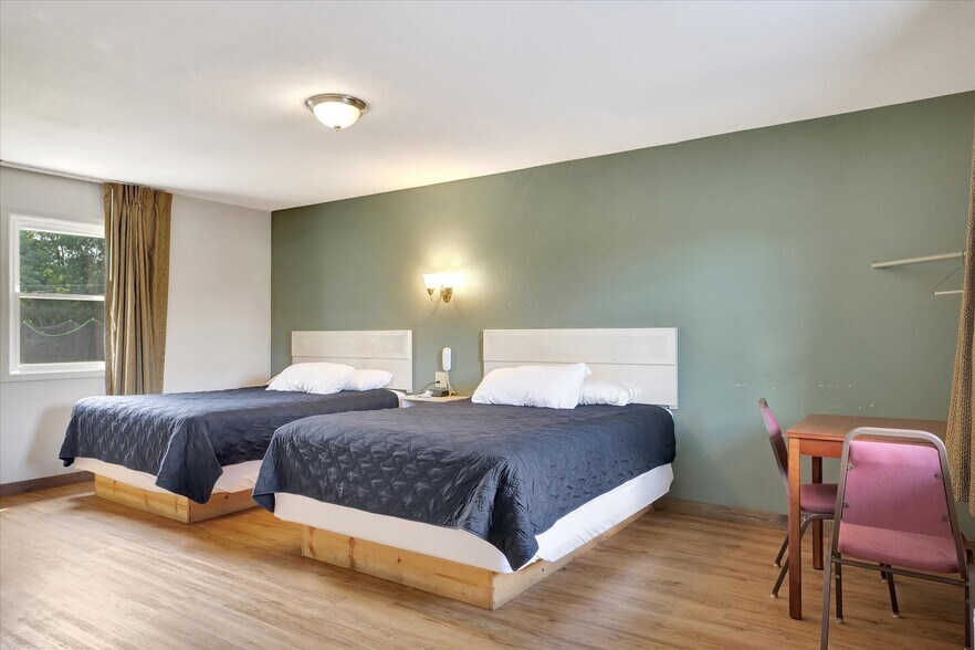 More Photos Of 1295 IL-16, Shelbyville Hotel For Sale