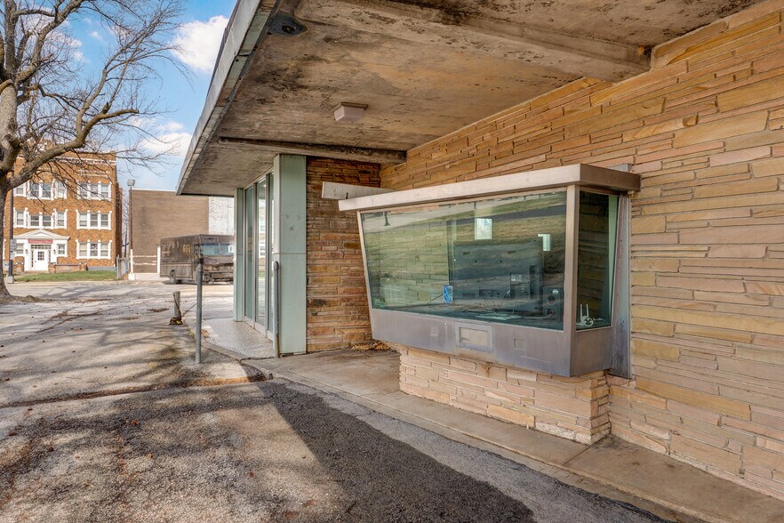 More Photos Of 532 E Walnut St, Springfield Freestanding For Sale