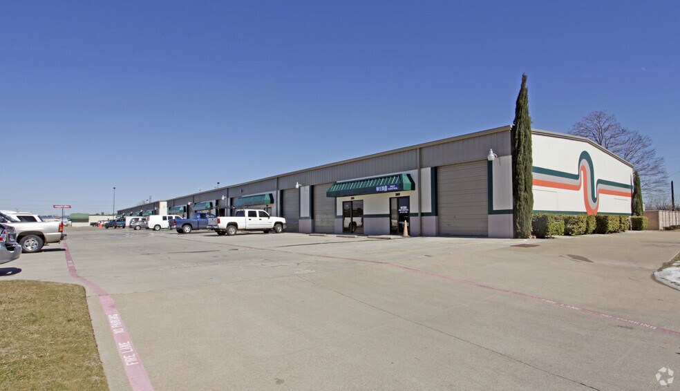 More Photos Of 2131-2163 Corzine Dr, Arlington Showroom For Lease