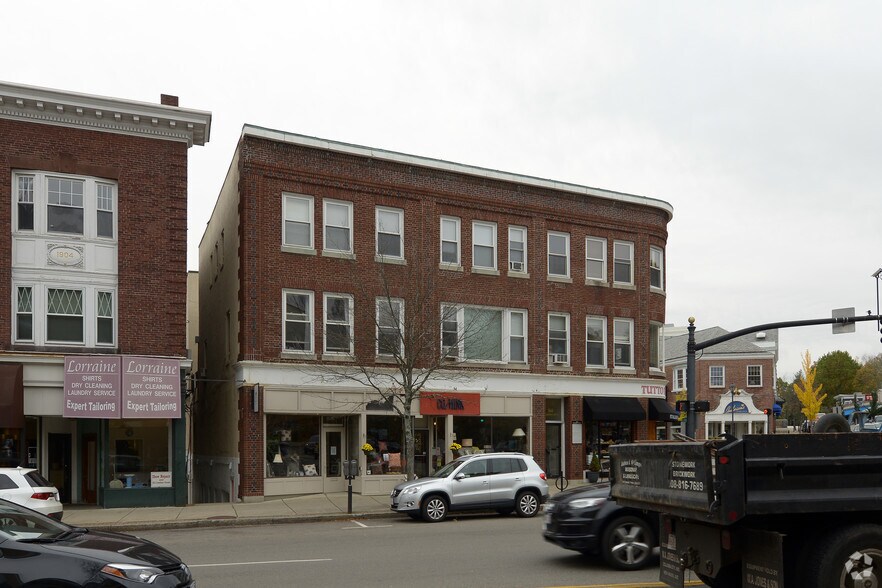 More Photos Of 564-568 Washington St, Wellesley Storefront Retail Office For Lease