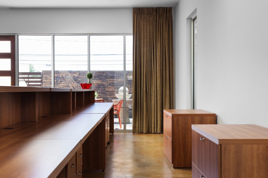 More Photos Of 900 W North Loop Blvd, Austin Loft Creative Space For Sale