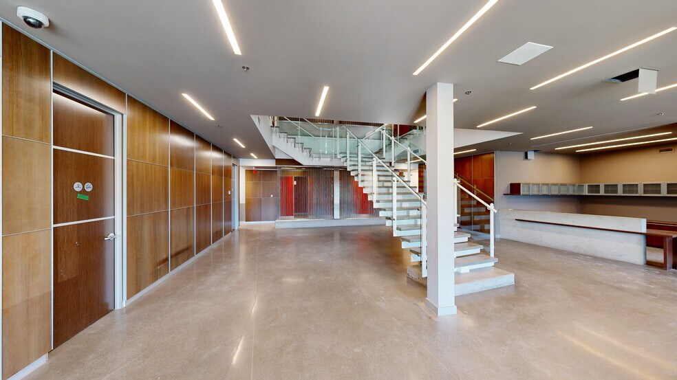 More Photos Of 4915 Rue Louis B Mayer, Laval Warehouse For Lease