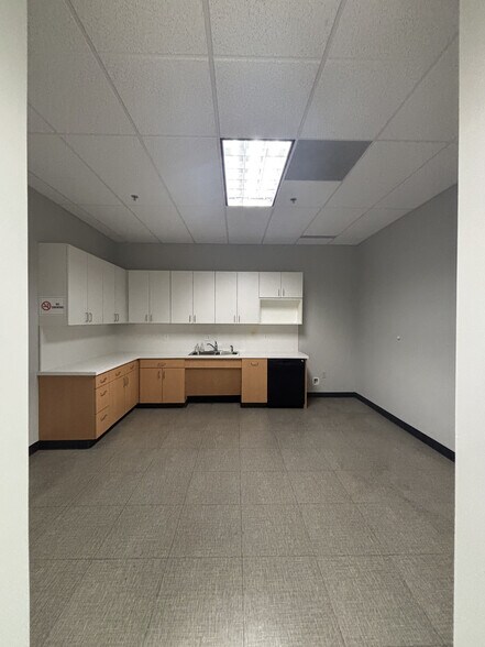 More Photos Of 5301 Veterans Memorial Pky, Saint Peters Office For Lease