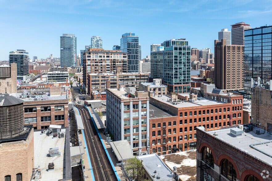 More Photos Of 230 W Superior St, Chicago Office For Lease