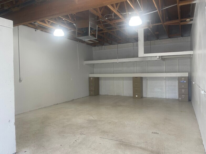 More Photos Of 17252 E Falcon Dr, Fountain Hills Warehouse For Lease