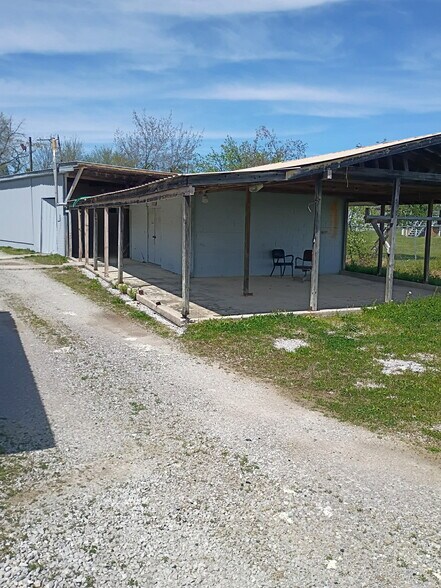 More Photos Of 712 Industrial Ln, Oneida Distribution For Sale