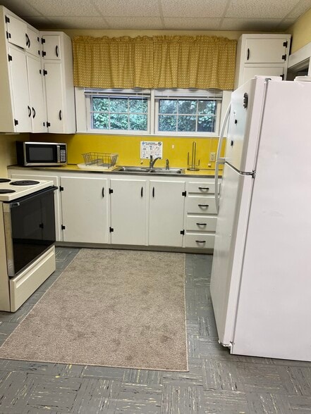 More Photos Of 314 E Atlantic St, South Hill Office For Sale