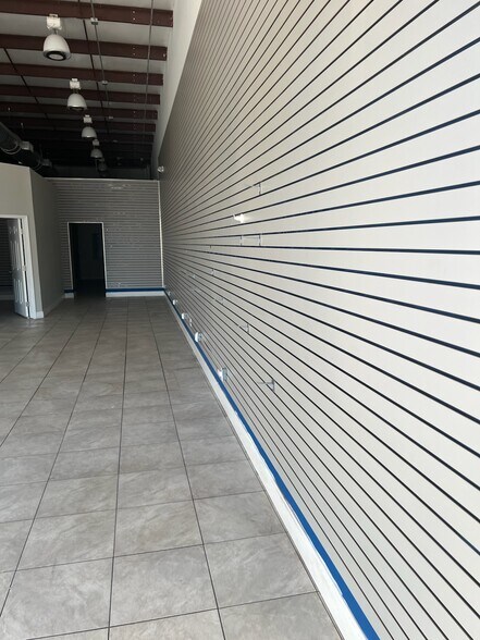 More Photos Of 13401 Blue Heron Beach Dr, Orlando Freestanding For Lease