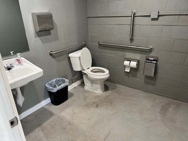 More Photos Of 2124 NW 39th St, Oklahoma City Storefront For Lease