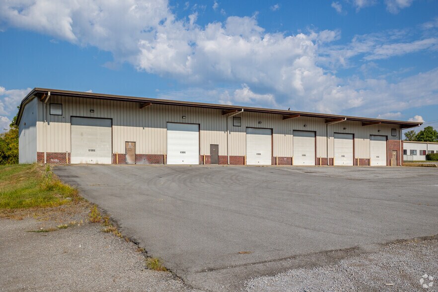 More Photos Of 1330 Gateway Dr, Gallatin Truck Terminal For Lease