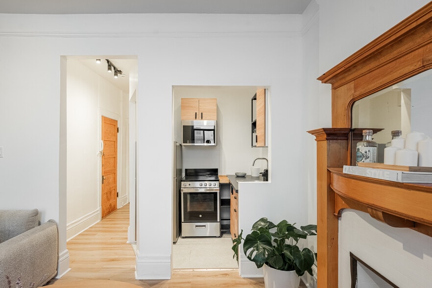 More Photos Of 2150 Rue Tupper, Montréal Apartments For Sale