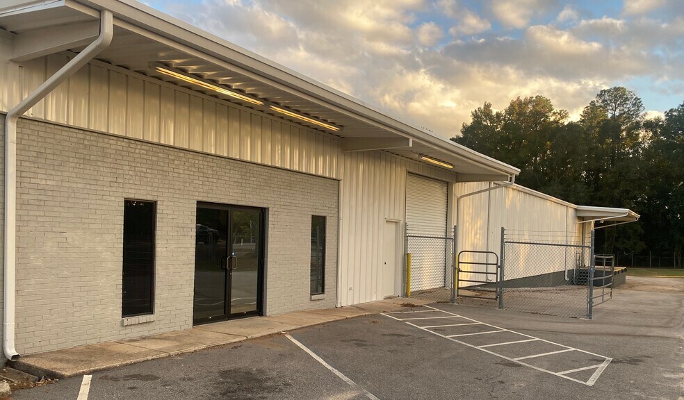 More Photos Of 489 Southgate Rd, Dothan Warehouse For Lease