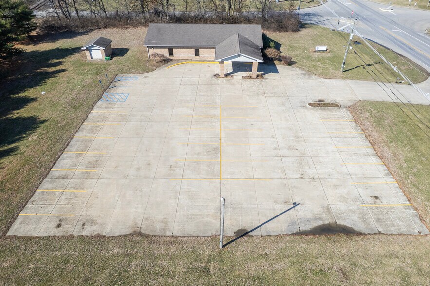 More Photos Of 2103 W 9th St, Mount Carmel Office For Sale