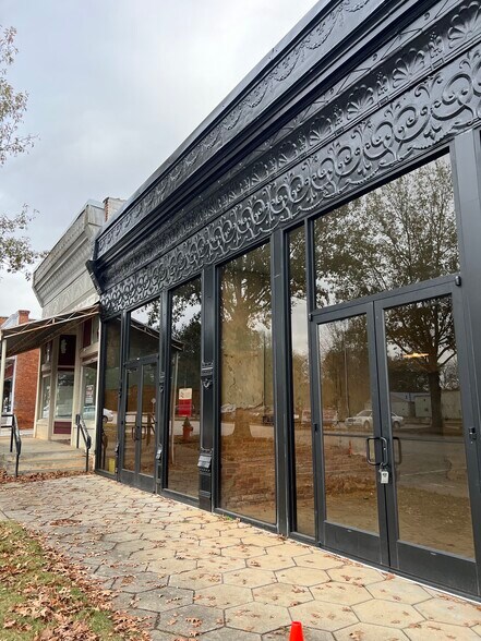 Primary Photo Of 73 North Ave, Comer Specialty For Lease