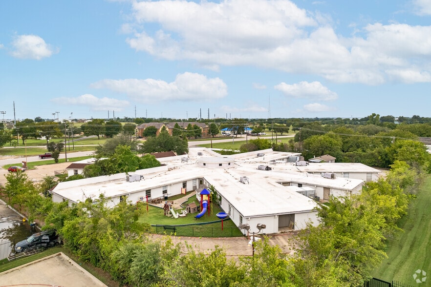 More Photos Of 1710 N McDonald St, McKinney Assisted Living For Sale