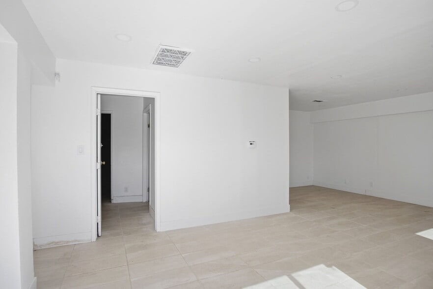 More Photos Of 1649 Carnegie St, Turlock Warehouse For Lease