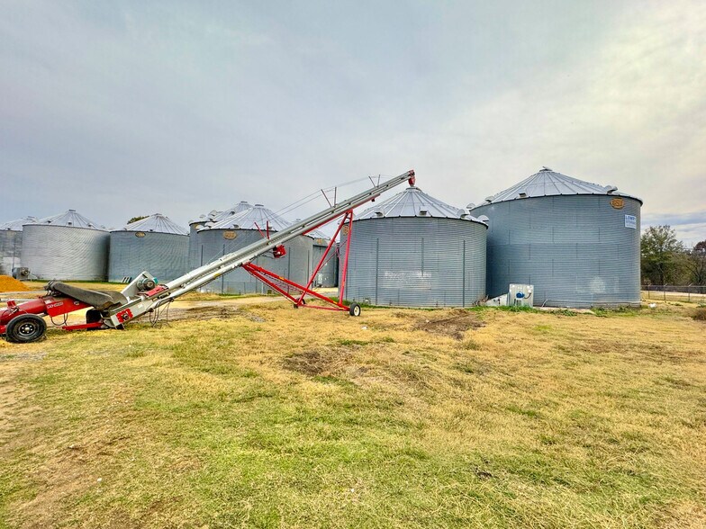 More Photos Of 600 Quitman St, Sledge Land For Sale