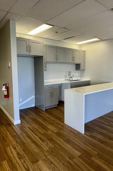 More Photos Of 221 W Esplanade, North Vancouver Office For Lease