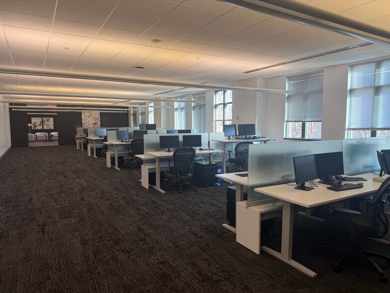 More Photos Of 6300 Sprint Pky, Overland Park Coworking Space