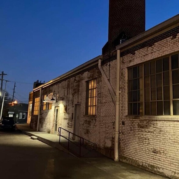 More Photos Of 3121 Broadway St, Paducah Storefront Retail Office For Sale