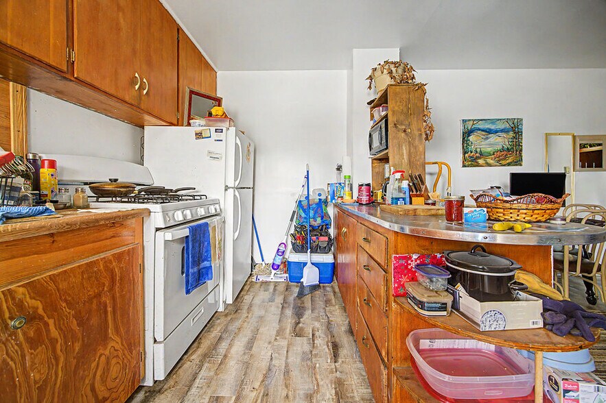 More Photos Of 630 W 6th St, Craig Apartments For Sale