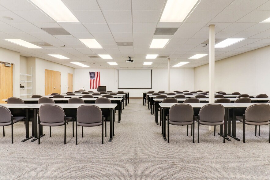 More Photos Of 407 Detroit Ave, Bloomington Office For Sale