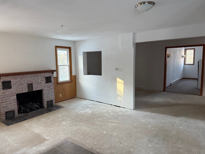 More Photos Of 213 S Adams St, Saint Croix Falls Medical For Lease