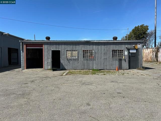 More Photos Of 1019 High St, Oakland Manufacturing For Lease