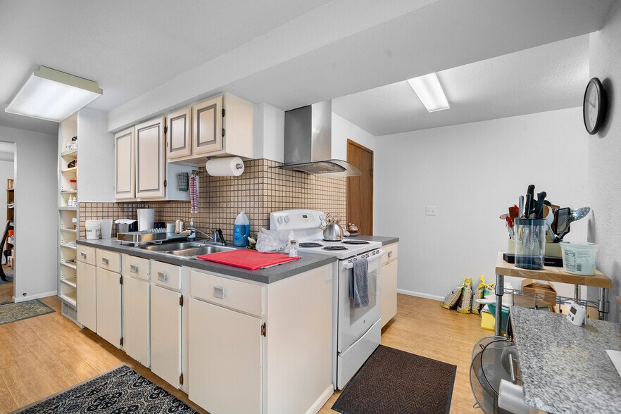 More Photos Of 19009 E Appleway Ave, Spokane Valley Auto Repair For Sale