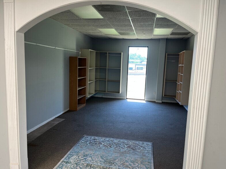 More Photos Of 9479 S Main St, Jonesboro Manufacturing For Lease