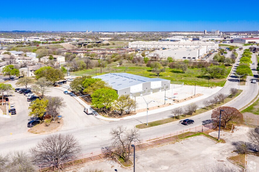 More Photos Of 8107 Interchange Pky, San Antonio Light Distribution For Lease