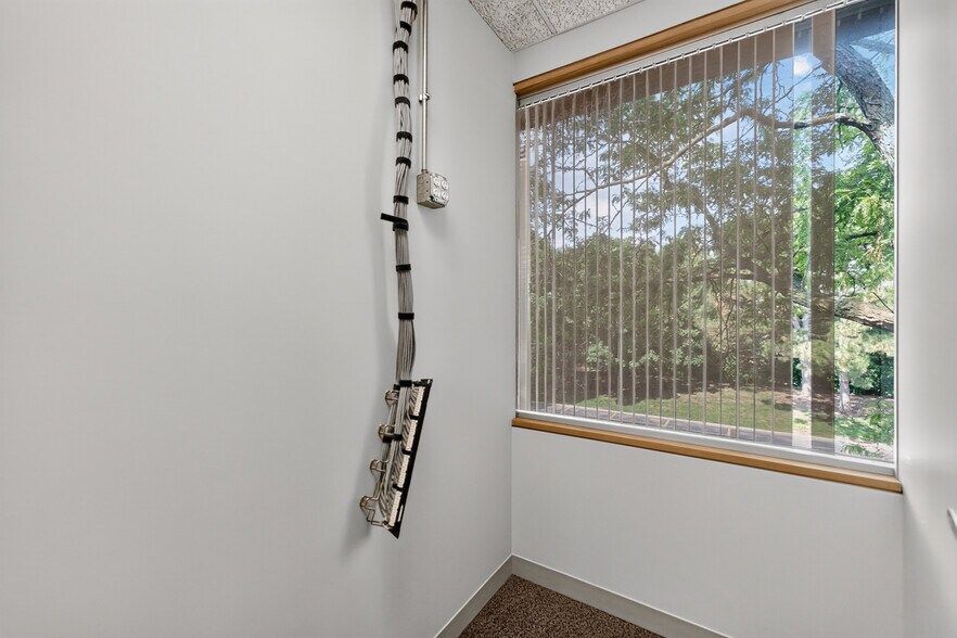 More Photos Of 290 Springfield Dr, Bloomingdale Medical For Lease