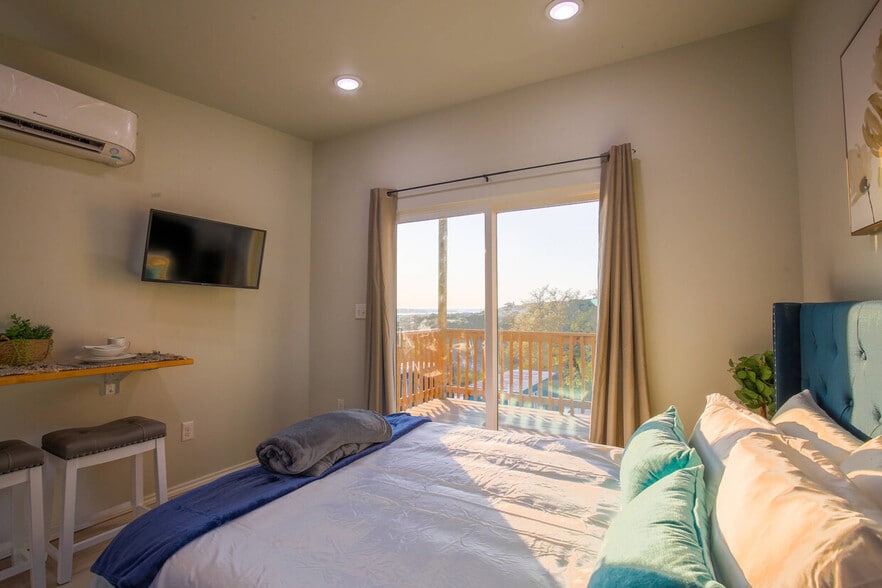 More Photos Of 420 Simon Crest, Canyon Lake Hospitality For Sale