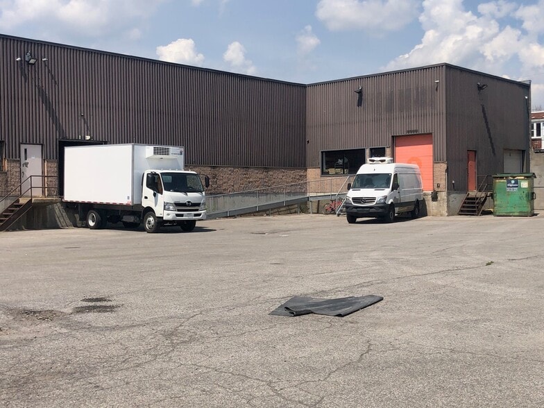 More Photos Of 795 Boul Curé-Labelle, Laval General Retail For Sale