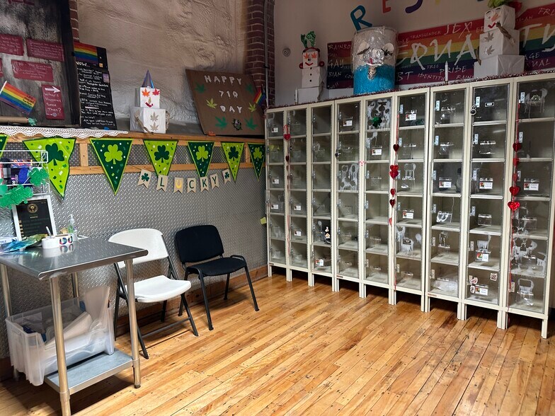 More Photos Of 1 Oak Hill Rd, Fitchburg Light Manufacturing For Lease