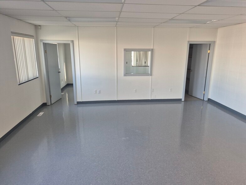 More Photos Of 8101 102 Ave, Peace River Warehouse For Lease