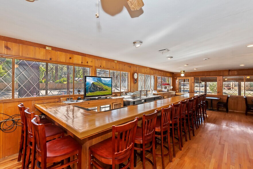 More Photos Of 39167 Rim of the world Dr, Fawnskin Restaurant For Sale