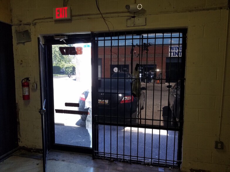 More Photos Of 700 Ritchie Rd, Capitol Heights Light Manufacturing For Lease