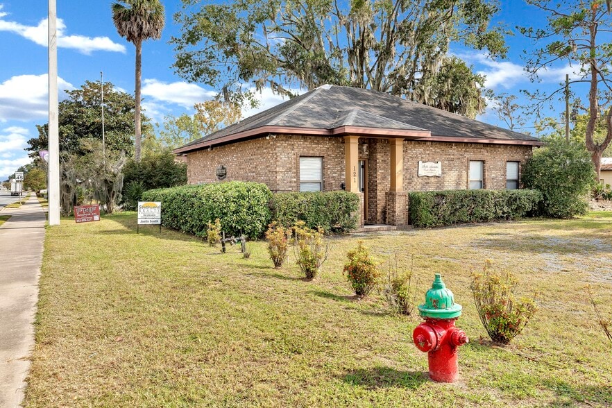 More Photos Of 121 SE Hernando Ave, Lake City Office For Sale