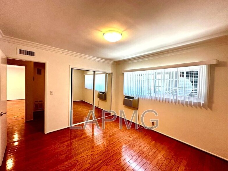 More Photos Of 8130 Norton Ave, West Hollywood Apartments For Sale