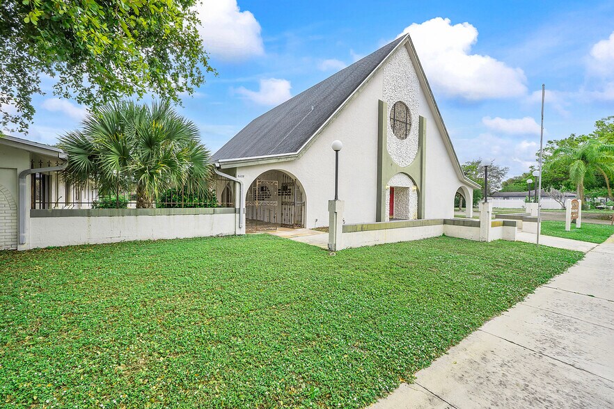 More Photos Of 1416 SE 2nd Ter, Deerfield Beach Religious Facility For Sale